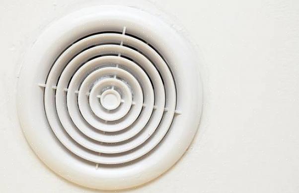 Planifiez l'emplacement du ventilateur d'extraction de la salle de bain de manière à ce que le conduit