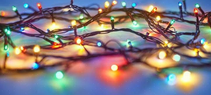 Les guirlandes lumineuses de Noël à l'ancienne avec ampoules à visser sont mieux retirées lorsqu'elles