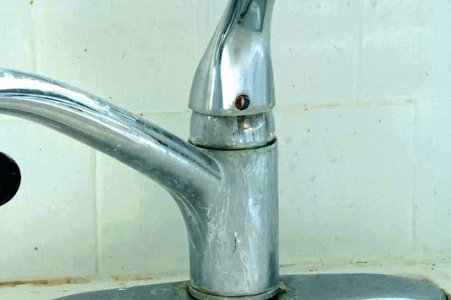L'installation d'un nouveau robinet de cuisine Delta n'est pas trop difficile lorsque vous avez les bons