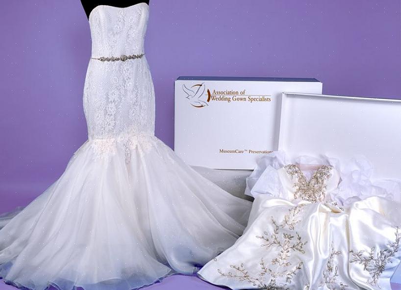 Chaque robe de mariée doit être nettoyée avant d'être rangée pendant plus de quelques semaines