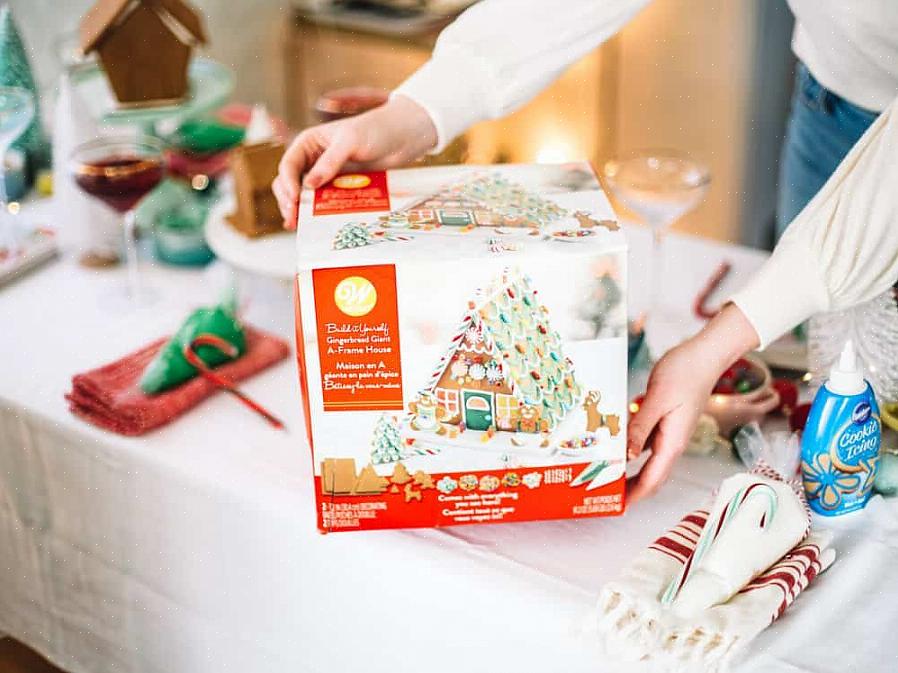 Vos invités peuvent rapporter à la maison les maisons en pain d'épice qu'ils ont décorées comme cadeaux