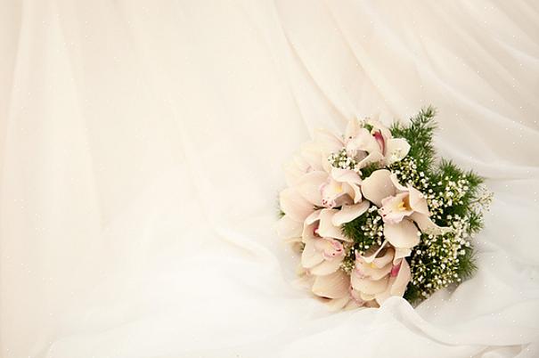 Envisagez de fixer la date de votre mariage à un jour férié pour lequel l'église achète déjà des fleurs