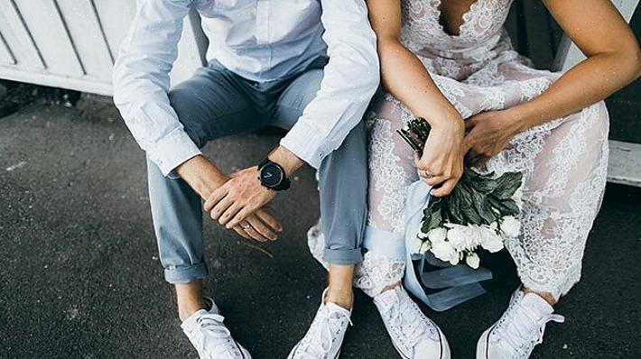 Après vous être assuré que votre tenue de mariage n'échappe pas au couple