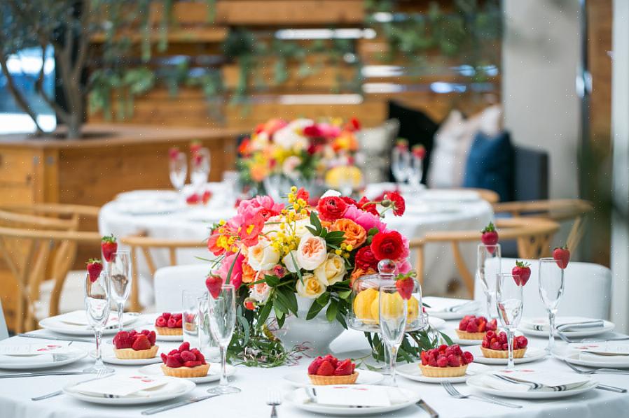 De nombreuses fêtes nuptiales emmènent la mariée passer une journée au spa au lieu d'une douche