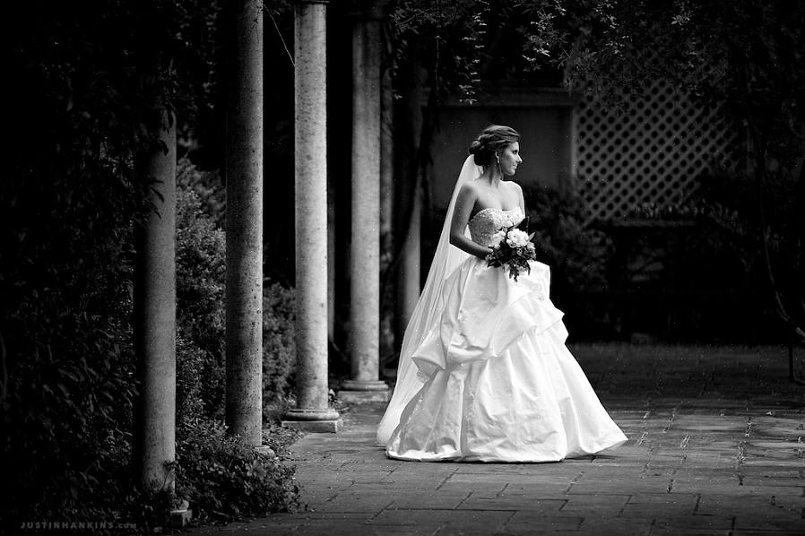 Un portrait de mariée est une photo formelle de la mariée dans sa robe de mariée