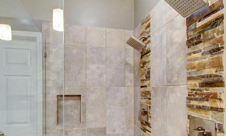 Vous pouvez certainement utiliser de la pierre naturelle dans une douche