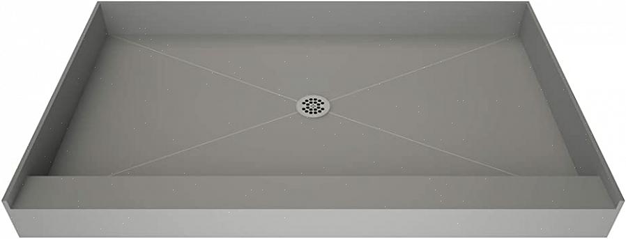 L'installation standard d'un bac de douche en polyuréthane Tile-Redi commence par une alcôve de douche