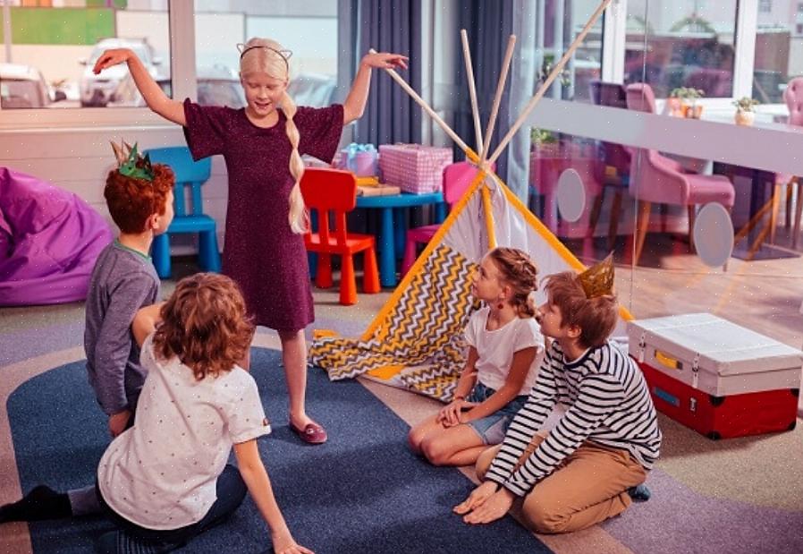 Même des enfants aussi jeunes que trois ans peuvent jouer