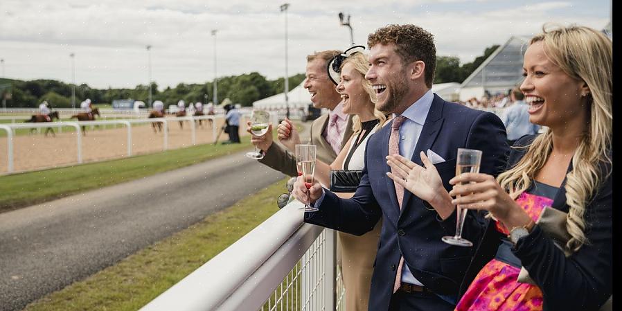 Vous pouvez décorer l'espace de fête avec des objets sur le thème du Kentucky Derby