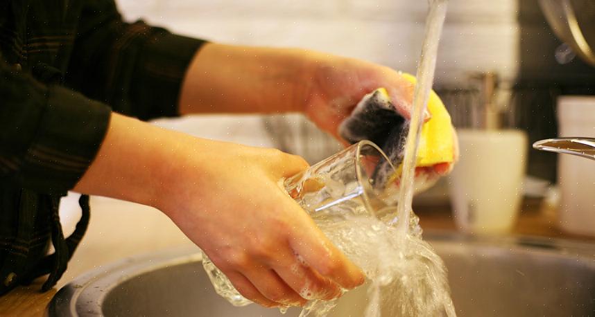 La vaisselle sèche d'elle-même si la température de l'eau pendant le rinçage est chaude