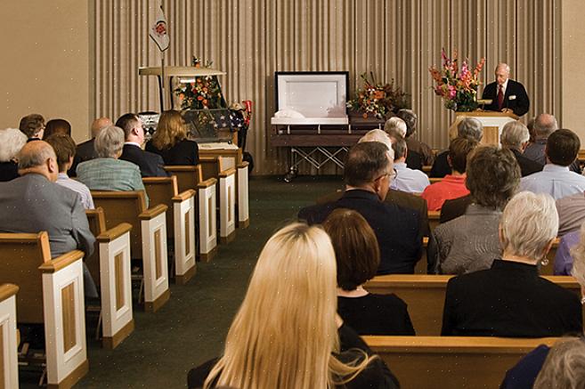 La personne ou la famille qui planifie le service commémoratif peut choisir d'organiser une réception