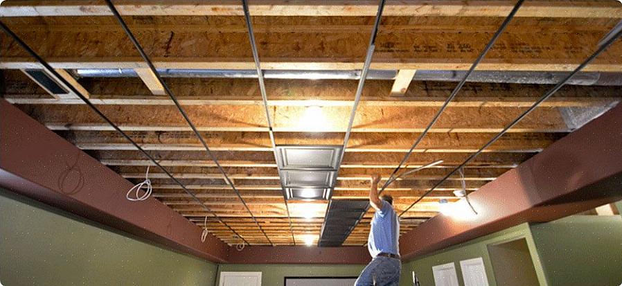 Les carreaux d'un plafond à montage direct ne se montent pas directement au plafond