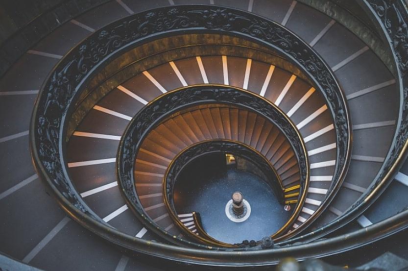 La moquette sur les contremarches d'escalier réduit la profondeur de la bande de roulement jusqu'à