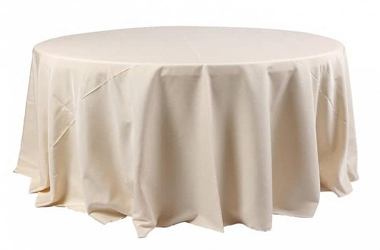 Vous aurez maintenant un cercle de tissu du diamètre souhaité pour votre nappe