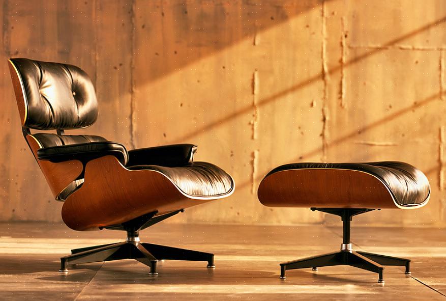 La production actuellement autorisée de ce modèle s'appelle la chaise exécutive Eames par Herman Miller