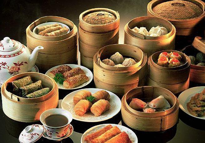 Cette collection de plats chinois européens ne représente peut-être pas un festin traditionnel du Nouvel An