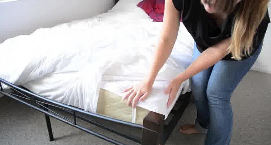 Le bord supérieur de la couverture doit être égal ou légèrement en dessous du bord supérieur du lit
