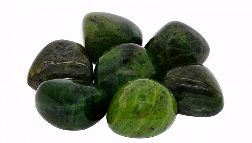 Les bijoux en jade sont également une application populaire du feng shui pour l'énergie corporelle