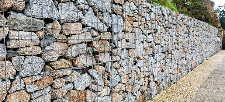 Les pierres utilisées pour construire un mur de pierre