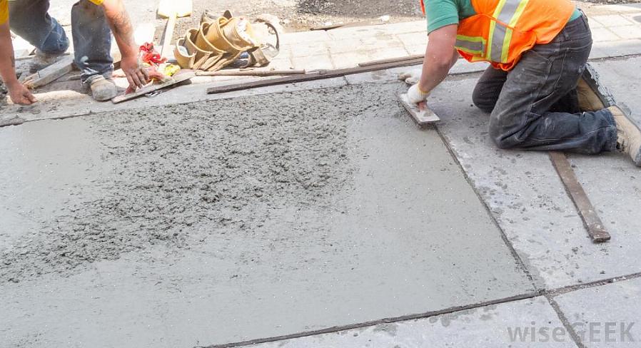Il est préférable de construire des coffrages pour contenir la surface sol-ciment