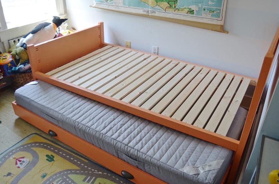 Puis faites glisser le lit gigogne sous le lit principal