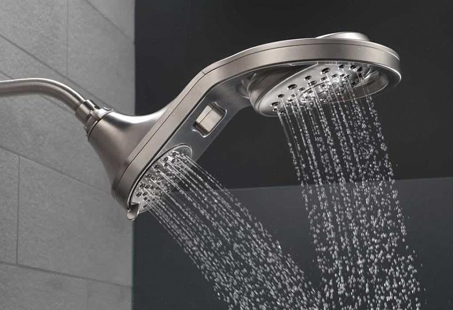 Les douches vont des unités préfabriquées à faire soi-même jusqu'aux douches personnalisées qui coûtent