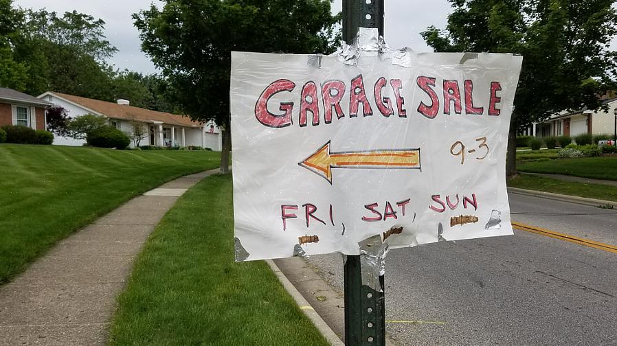 Faites la liste de votre vente de garage dans les sections classées appropriées de Craigslist