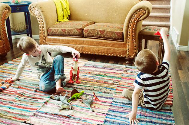 Un tapis est un ajout courant à un sol à surface dure comme le bois franc