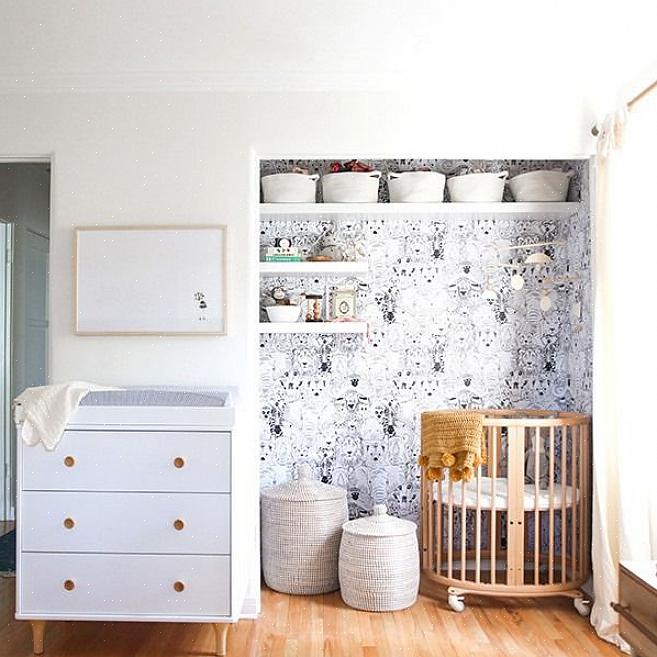 Cette petite chambre d'enfant joyeuse est un parfait exemple de blanc bien fait