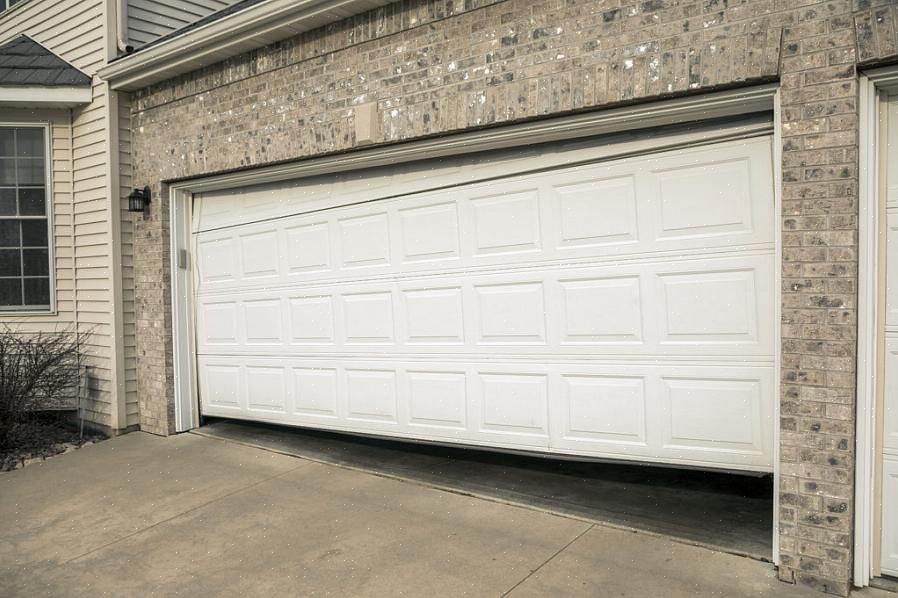 Un ouvre-porte de garage électrique peut devoir travailler très fort pour soulever la porte