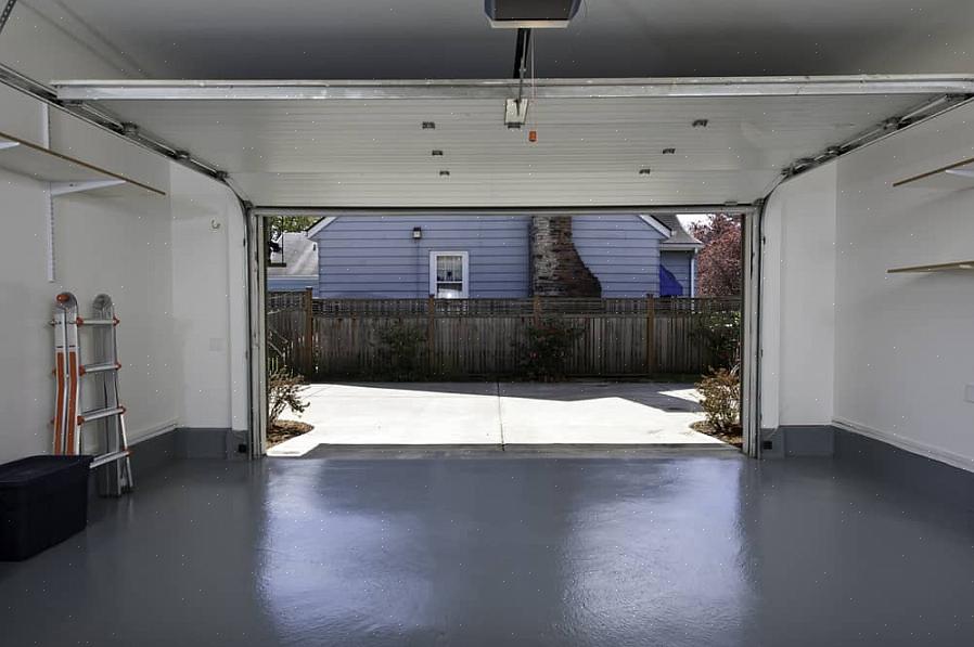 Une autre option où le garage sera utilisé comme espace de vie est d'isoler la porte avec un kit d'isolation