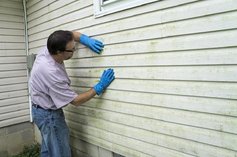 Peignez les surfaces nettoyées ou apprêtées avec une couche uniforme de peinture extérieure