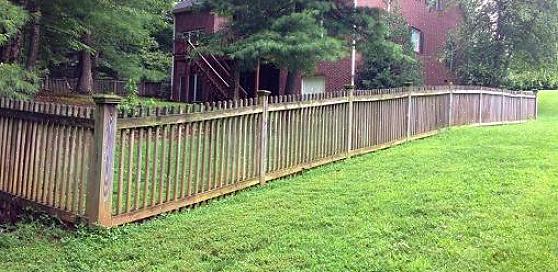 Les panneaux de clôture ont tendance à mesurer 6 mètres de long ou 8 mètres de long