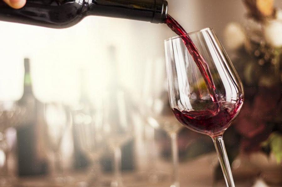 Le vin est devenu la boisson de choix parmi les amis qui se réunissent pour des célébrations ou simplement