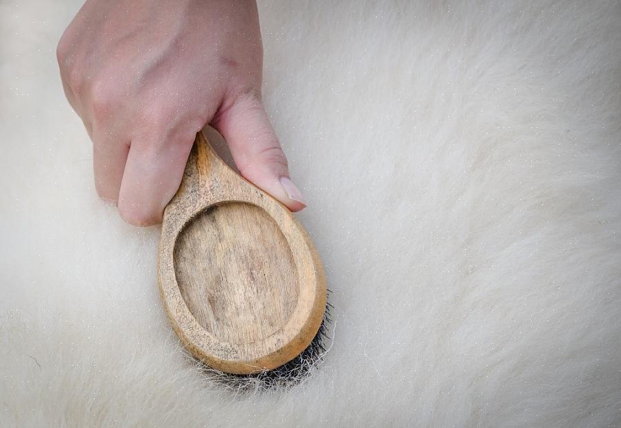 Les tapis en fausse peau de mouton sont fabriqués à partir de fibres synthétiques à base de pétrole
