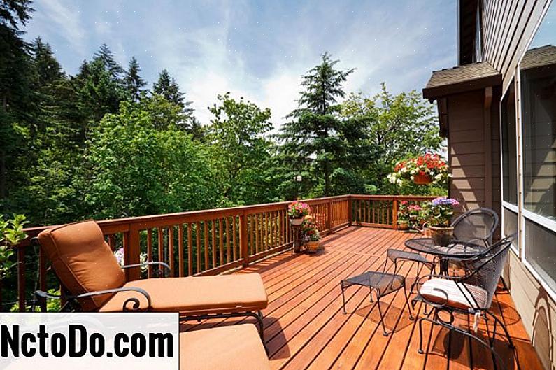 Si votre terrasse n'est pas peinte mais a une finition claire ou une teinture pour bois transparente
