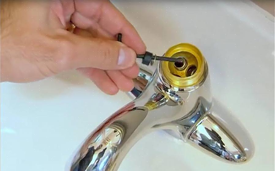 Un robinet à bille a une seule poignée qui contrôle une bille spéciale en plastique ou en métal