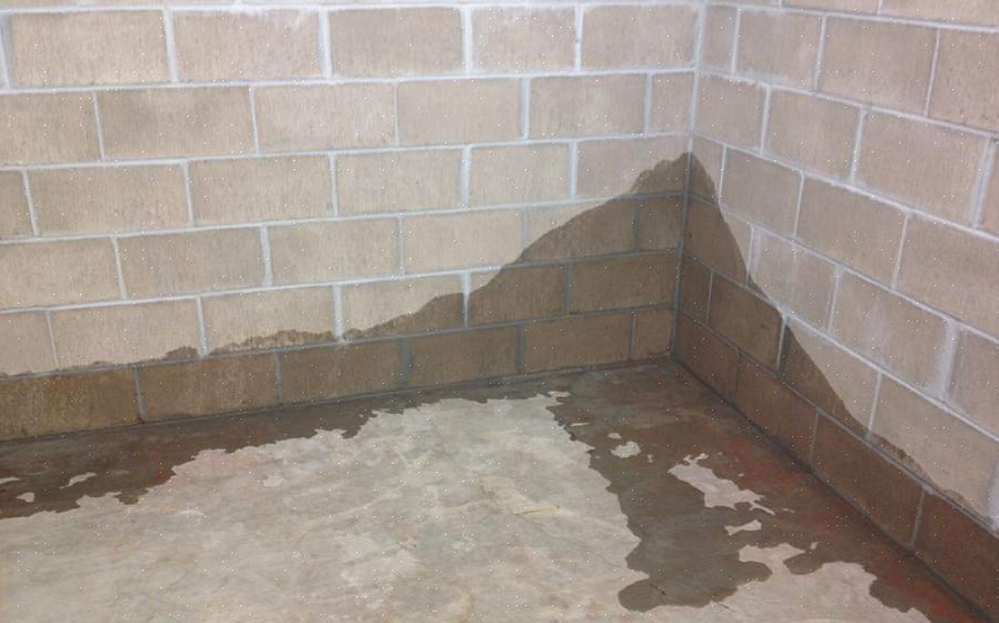 Vous ne pouvez pas simplement sceller la surface intérieure d'un plancher de sous-sol en brique
