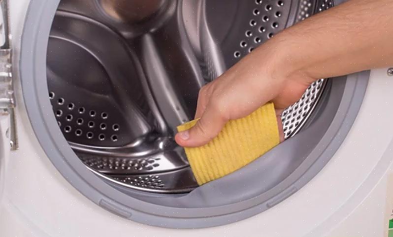 Essuyez l'extérieur de votre lave-linge avec du vinaigre ou votre nettoyant tout usage préféré